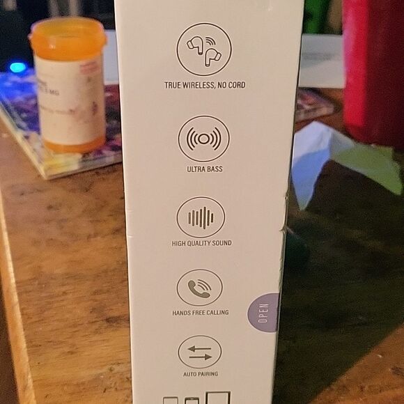 Wireless Bluetooth Earbuds w/Charging Case - Picture 3 of 4